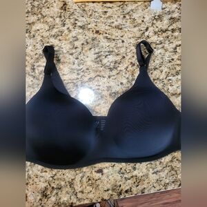SOMA Vanishing Wireless Black Bra. 38D